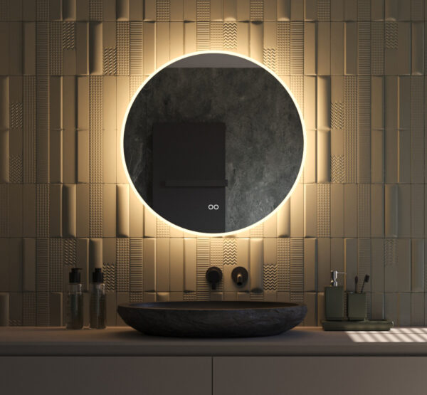 Ronde design spiegel met een diameter van 70 cm en van alle gemakken voorzien: dimbare verlichting, spiegelverwarming en instelbare lichtkleur